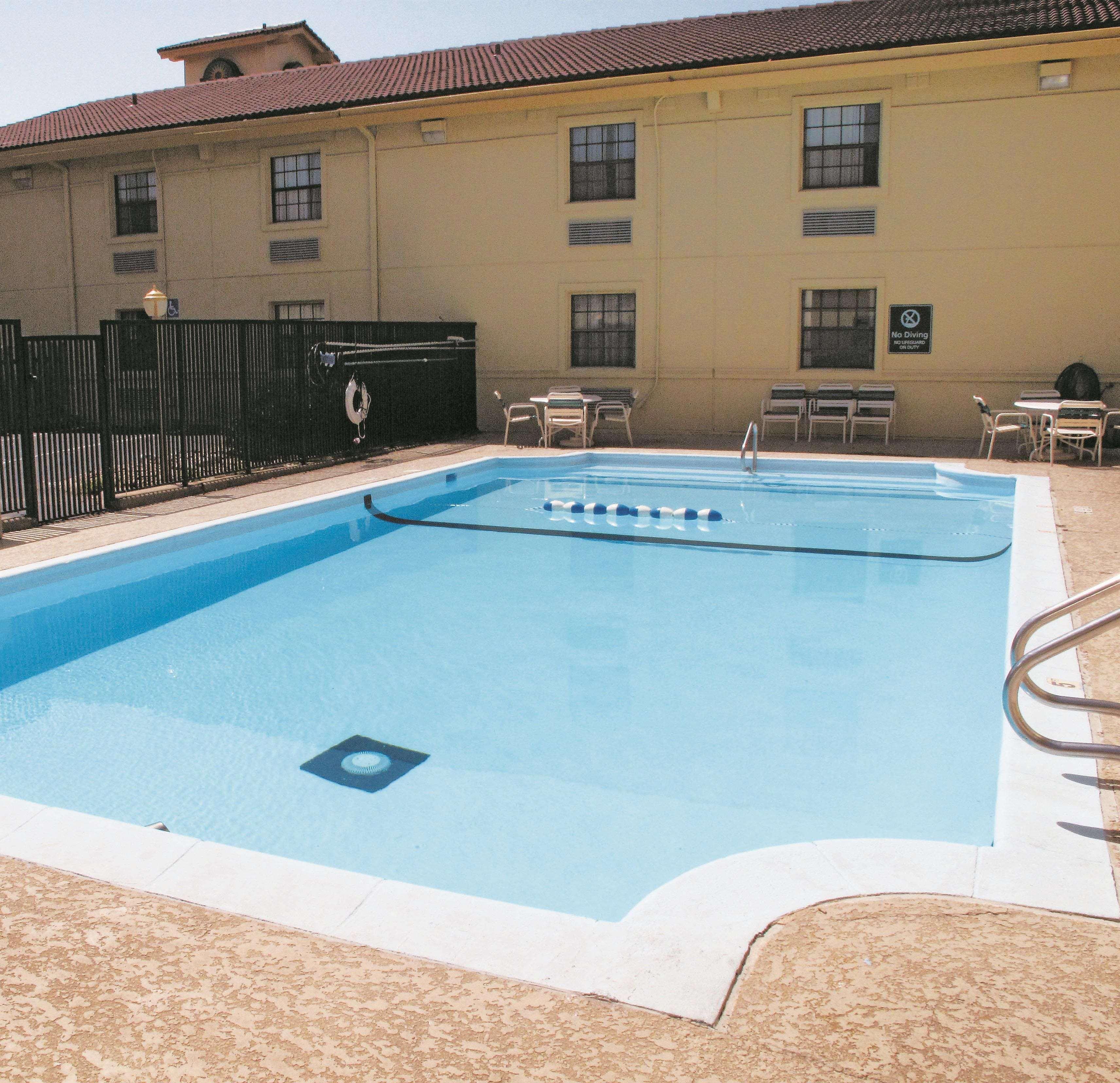 La Quinta Inn By Wyndham Omaha West Exterior photo