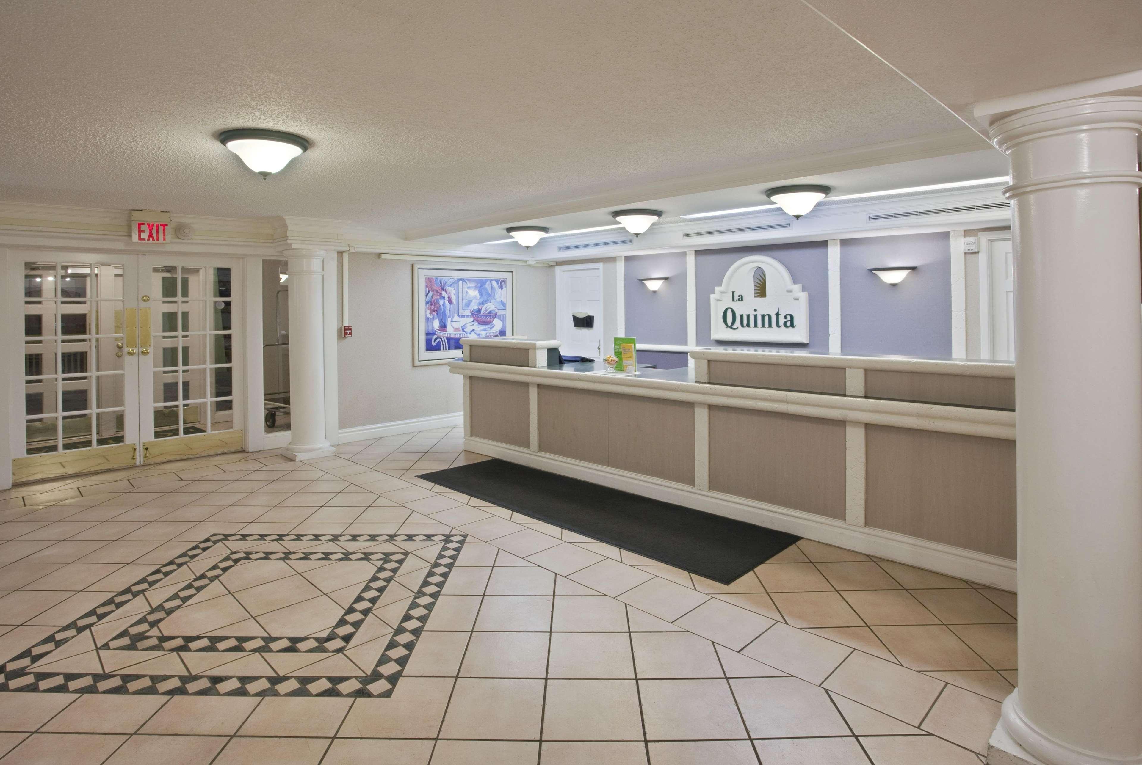 La Quinta Inn By Wyndham Omaha West Exterior photo